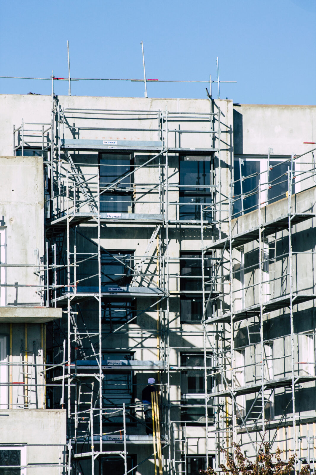 Gradbeni odri so ključen pripomoček pri gradbenih delih
